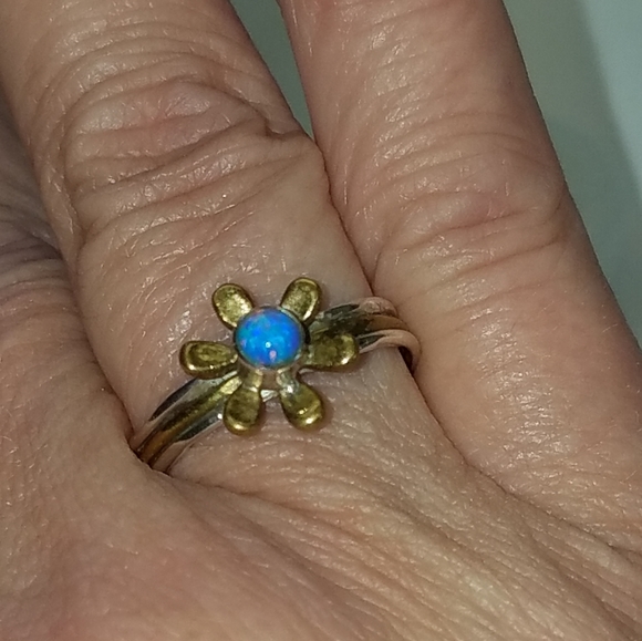Sterling Silver &brass flower opal ring - Picture 5 of 6